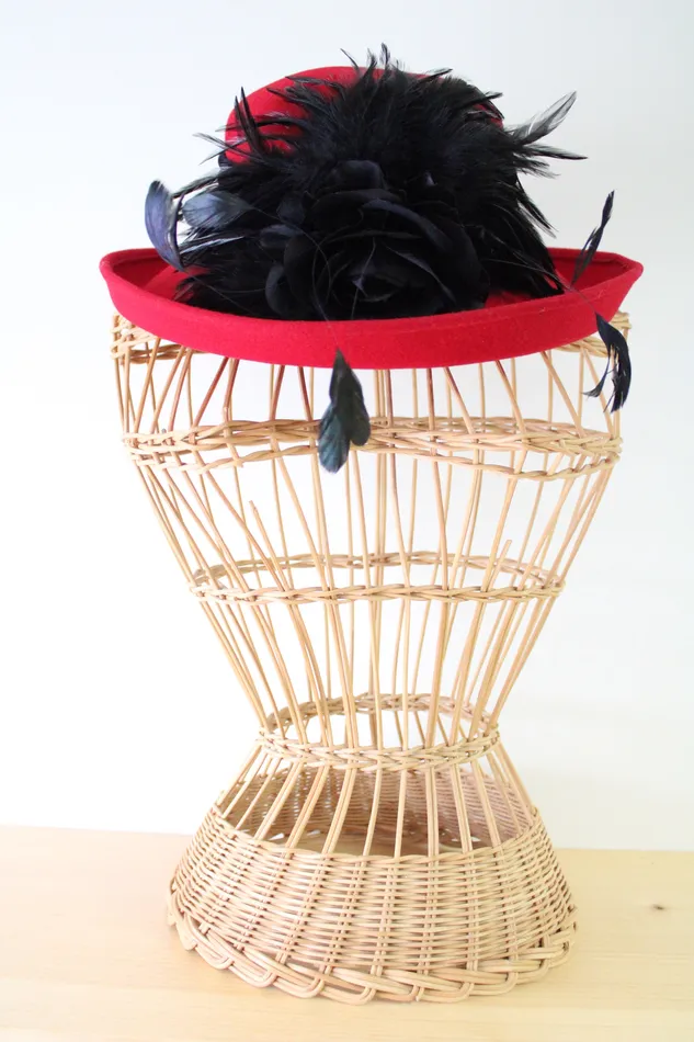 Jenny Buchman Rings NEW Jenny Buchman Red Black Feather Wool Hat