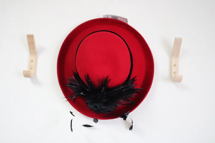Jenny Buchman Rings NEW Jenny Buchman Red Black Feather Wool Hat