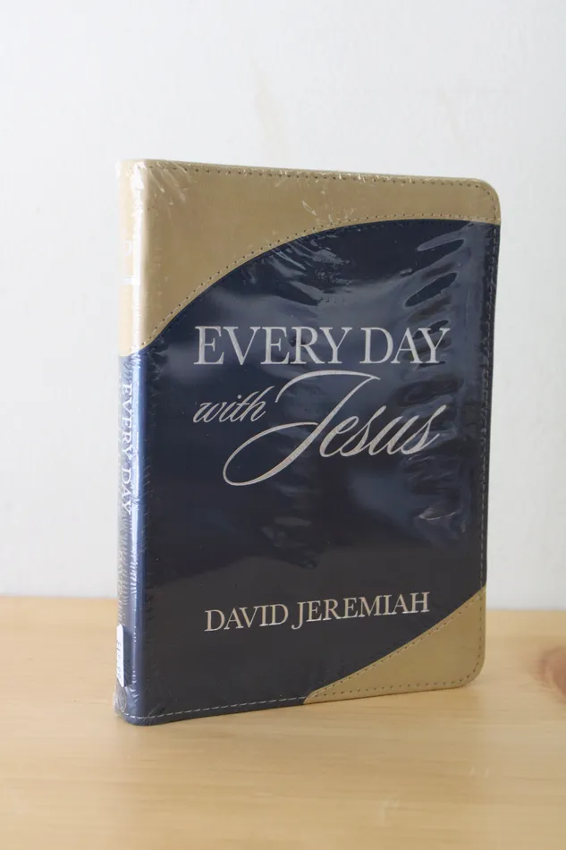 Jubilee Thrift Necklaces NEW Every Day With Jesus By David Jeremiah Devotional Book