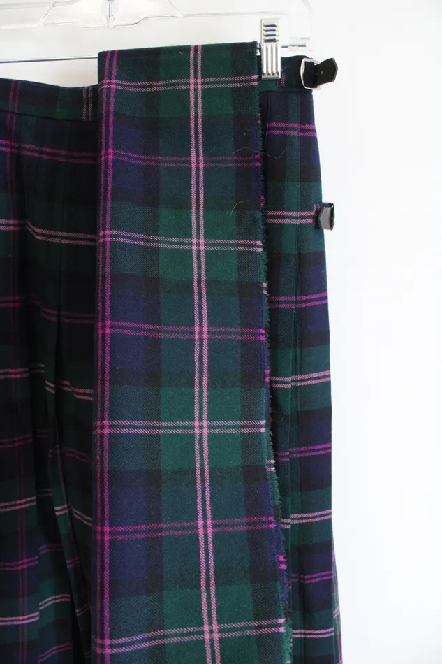 Kinioch Anderson Earrings Kinioch Anderson Green Pink Tartan Pleated Wool Wrap Kilt 12