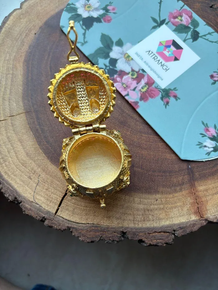 Charan Paduka Ginni Kumkum Gift Box Attrangi Necklaces Charan Paduka Ginni Kumkum Gift Box Attrangi Necklaces