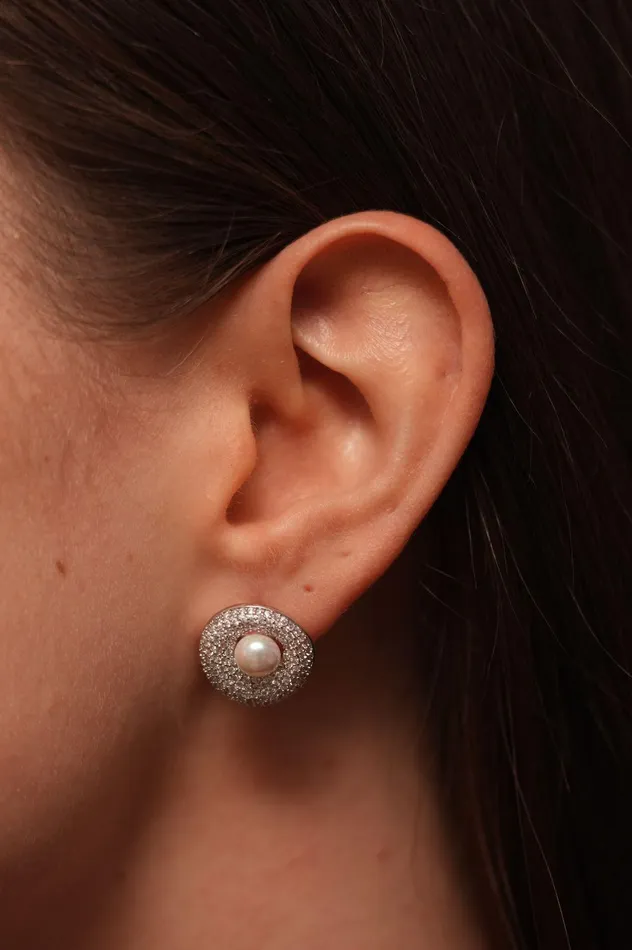 Earrings Attrangi Oyster Pearl Diamond Delicate Studs