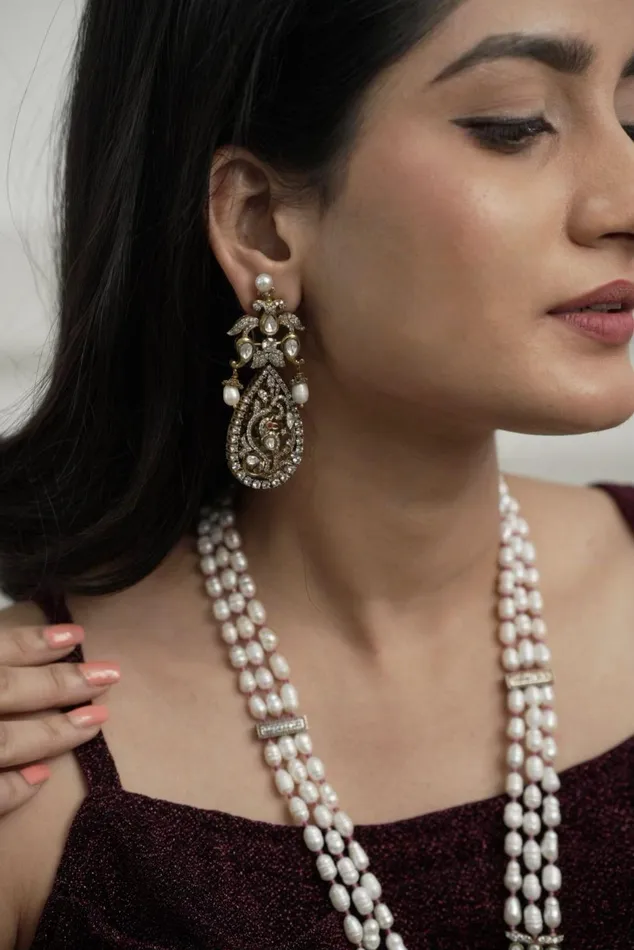Earrings Uma Rajwada Inteicate Antique Gold Set Light Weight Long Earrings attrangi Earrings Uma Rajwada Inteicate Antique Gold Set Light Weight Long Earrings attrangi