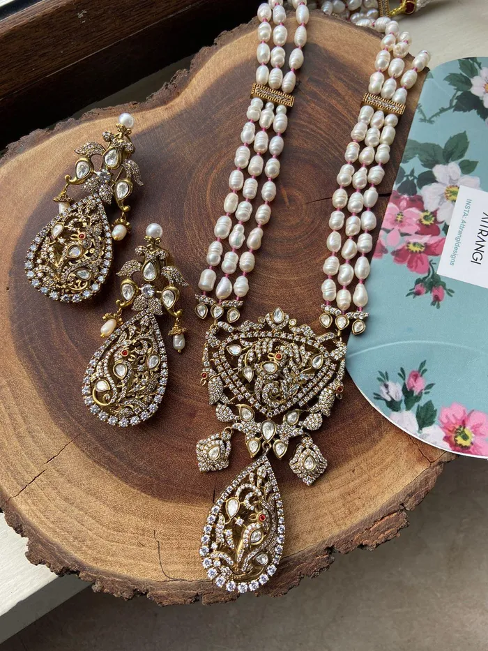 Earrings Uma Rajwada Inteicate Antique Gold Set Light Weight Long Earrings attrangi Earrings Uma Rajwada Inteicate Antique Gold Set Light Weight Long Earrings attrangi