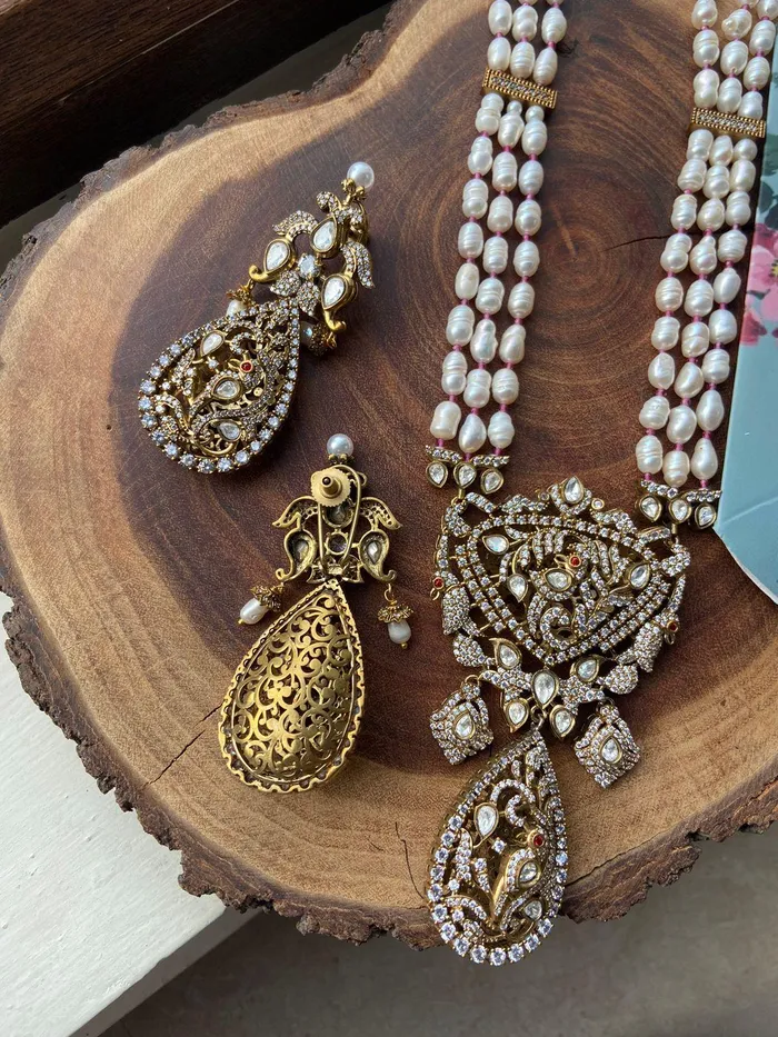 Earrings Uma Rajwada Inteicate Antique Gold Set Light Weight Long Earrings attrangi Earrings Uma Rajwada Inteicate Antique Gold Set Light Weight Long Earrings attrangi