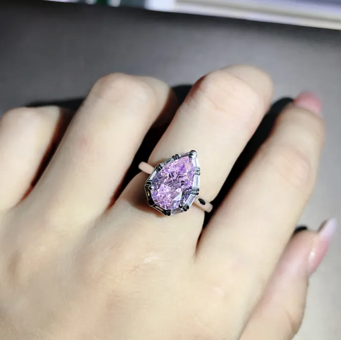 Leyloon Jewelry 4 Carat Pear Cut Moissanite Pink Halo Pinched Shank Rings