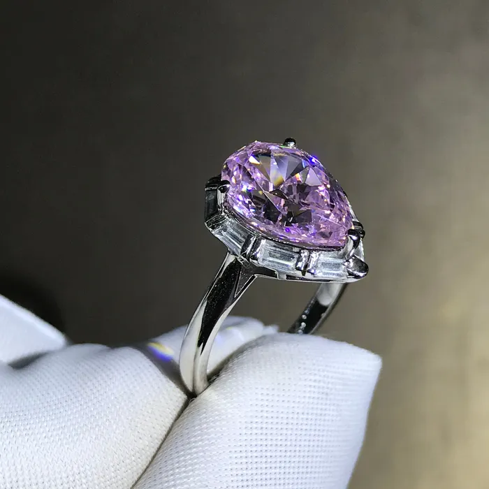 Leyloon Jewelry 4 Carat Pear Cut Moissanite Pink Halo Pinched Shank Rings