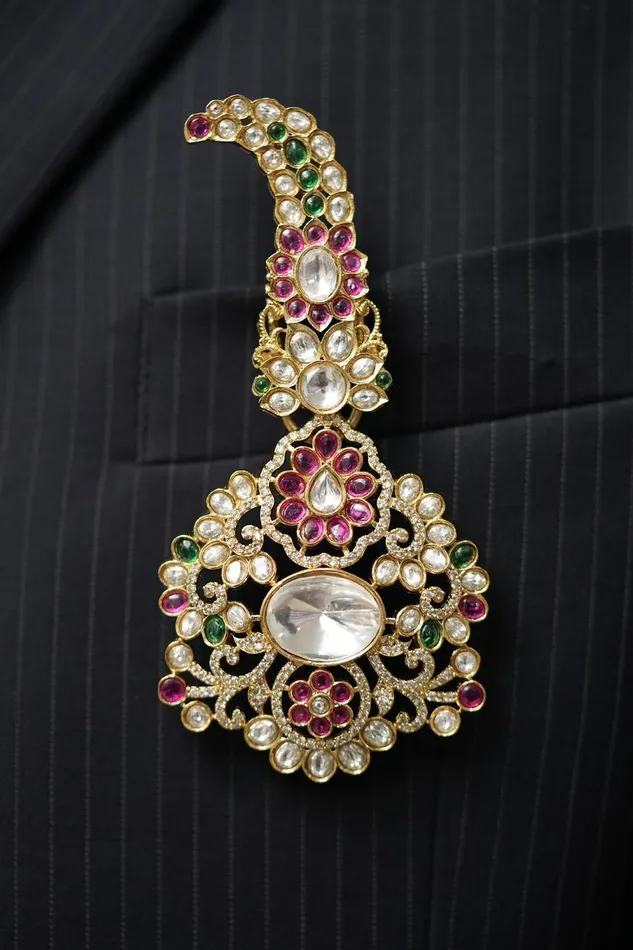 Singhania Kalangi Brooch for Men Attrangi Necklaces Singhania Kalangi Brooch for Men Attrangi Necklaces
