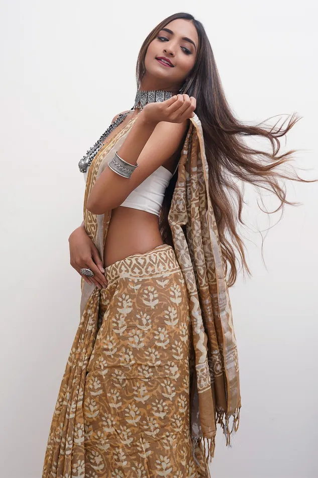 Teejh Prisha Mustard Linen Saree with Blouse Piece Teejh Necklaces
