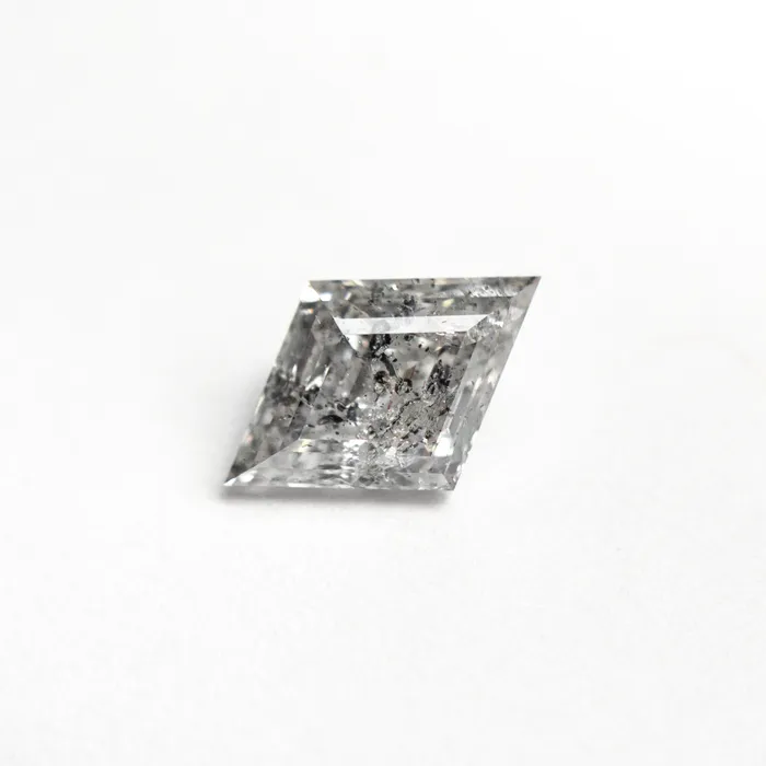 100ct 907x609x367mm Lozenge Step Cut 2562001 Misfit Diamonds Rings