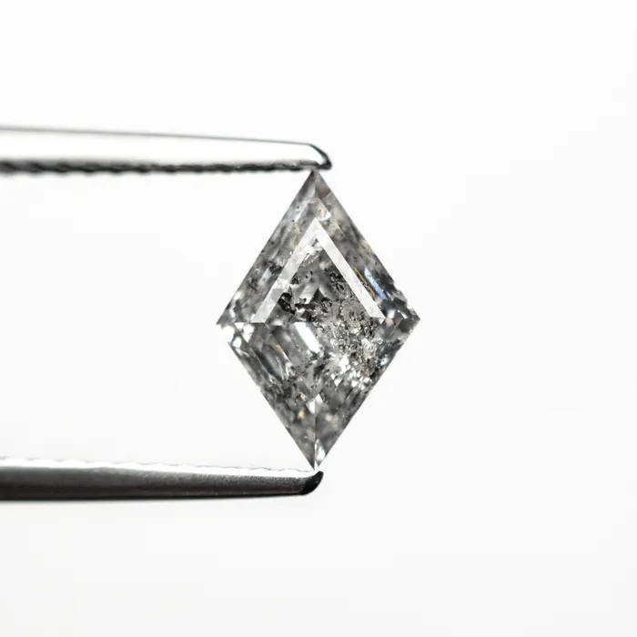 100ct 907x609x367mm Lozenge Step Cut 2562001 Misfit Diamonds Rings