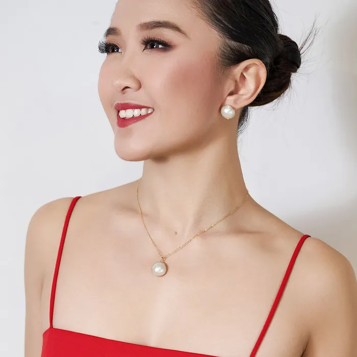 18K Solid Gold Mabe Pearl Necklace KN00072 Pearly Lustre Necklaces