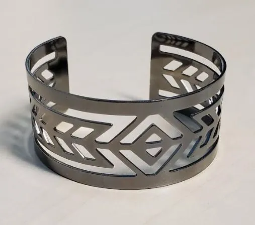Bracelets POLLY B449 Gun Metal Arrow Design Cuff Bracelet