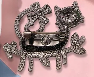 Earrings 01 AZ305 Red Face Cat Pin