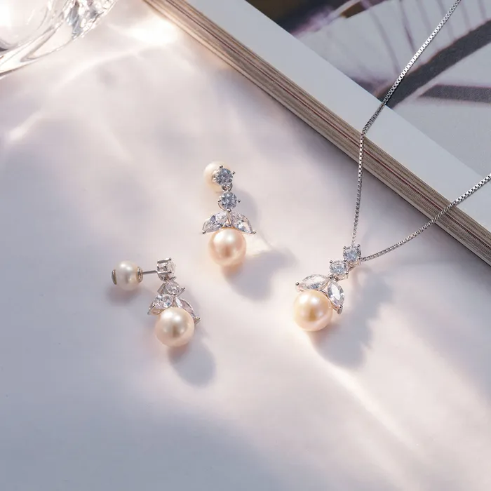 Elegant Freshwater Pearl Necklace WN00314 Pearly Lustre Necklaces