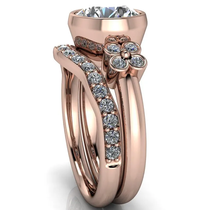 Fire Brilliance Rings Andrea Round Center Stone Full Bezel 4 Lucky Clover Sides Ring