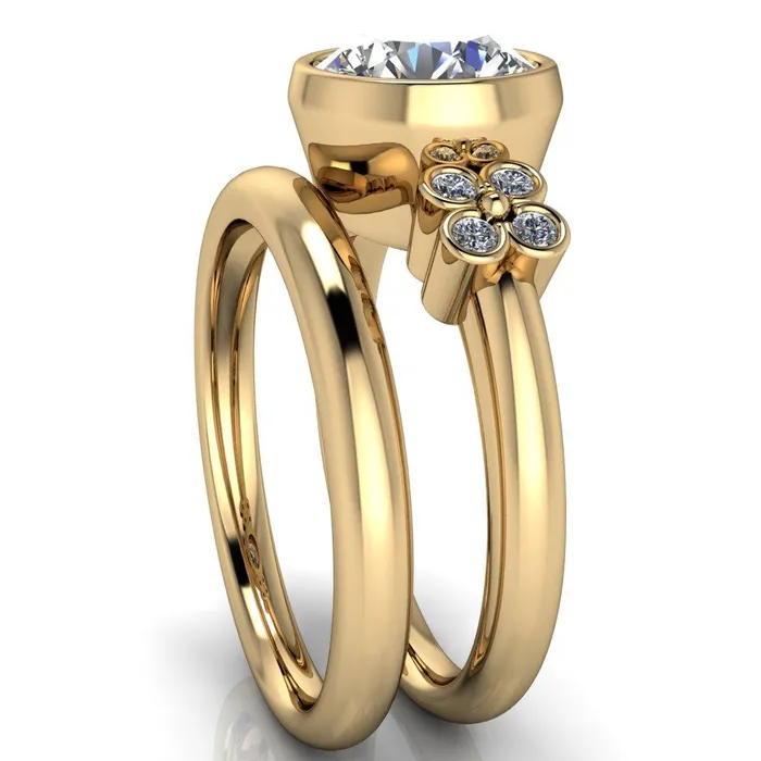 Fire Brilliance Rings Andrea Round Center Stone Full Bezel 4 Lucky Clover Sides Ring