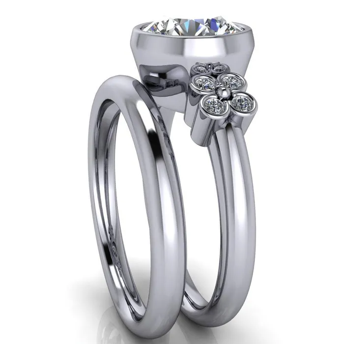 Fire Brilliance Rings Andrea Round Center Stone Full Bezel 4 Lucky Clover Sides Ring