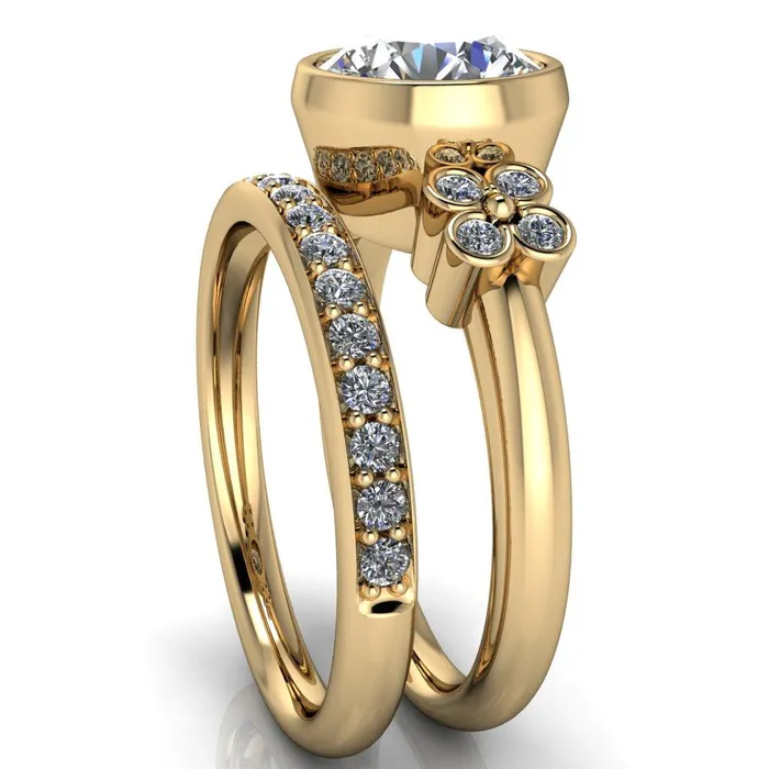 Fire Brilliance Rings Andrea Round Center Stone Full Bezel 4 Lucky Clover Sides Ring