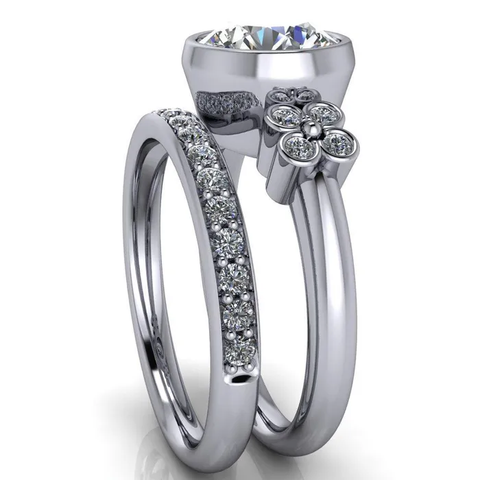 Fire Brilliance Rings Andrea Round Center Stone Full Bezel 4 Lucky Clover Sides Ring