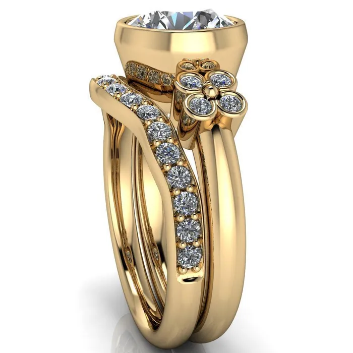Fire Brilliance Rings Andrea Round Center Stone Full Bezel 4 Lucky Clover Sides Ring