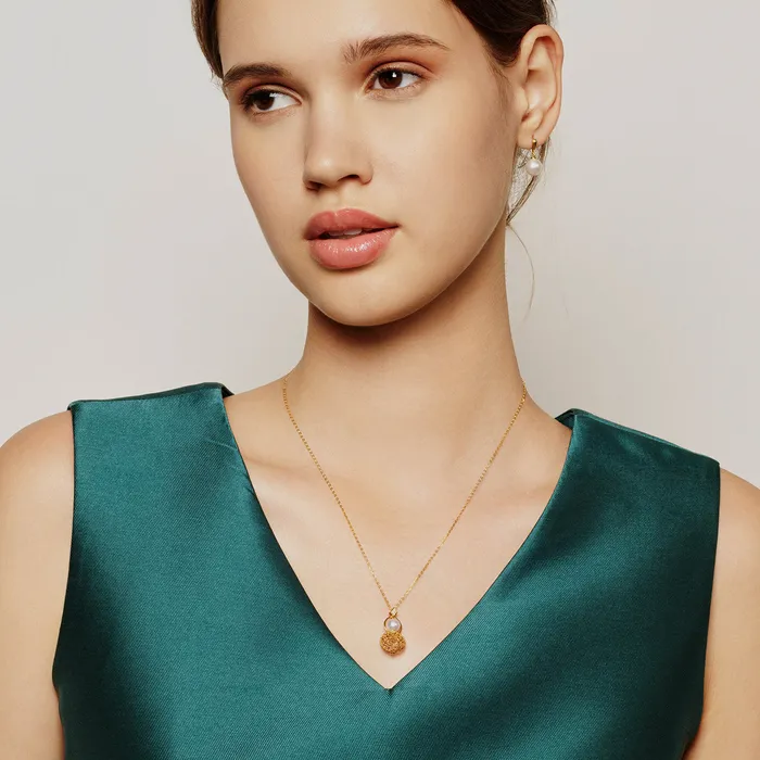 Necklaces Pearly Lustre 18k Solid Gold Freshwater Pearl Necklace KN00147