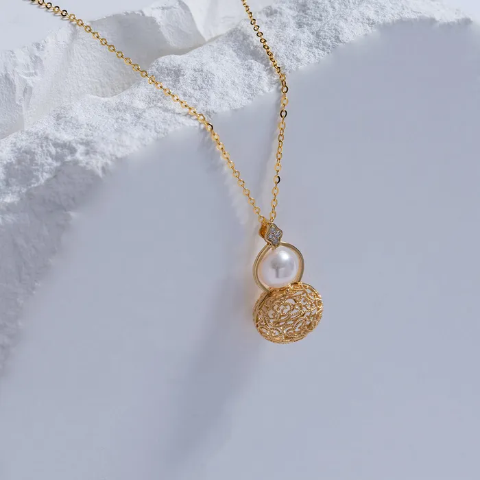 Necklaces Pearly Lustre 18k Solid Gold Freshwater Pearl Necklace KN00147