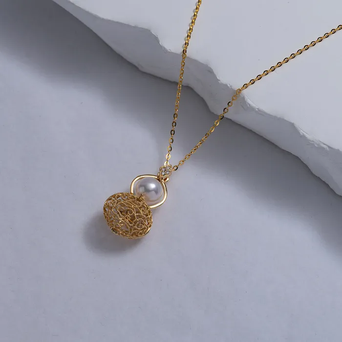 Necklaces Pearly Lustre 18k Solid Gold Freshwater Pearl Necklace KN00147