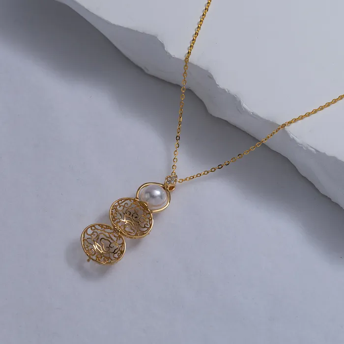Necklaces Pearly Lustre 18k Solid Gold Freshwater Pearl Necklace KN00147