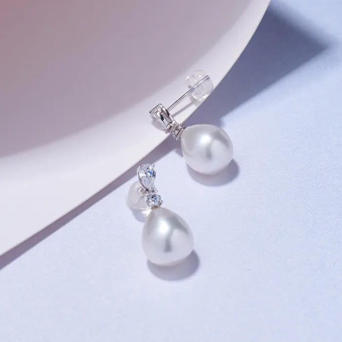 Pearly Lustre Earrings 18k Solid Gold Australian White Pearl Earring KE00201