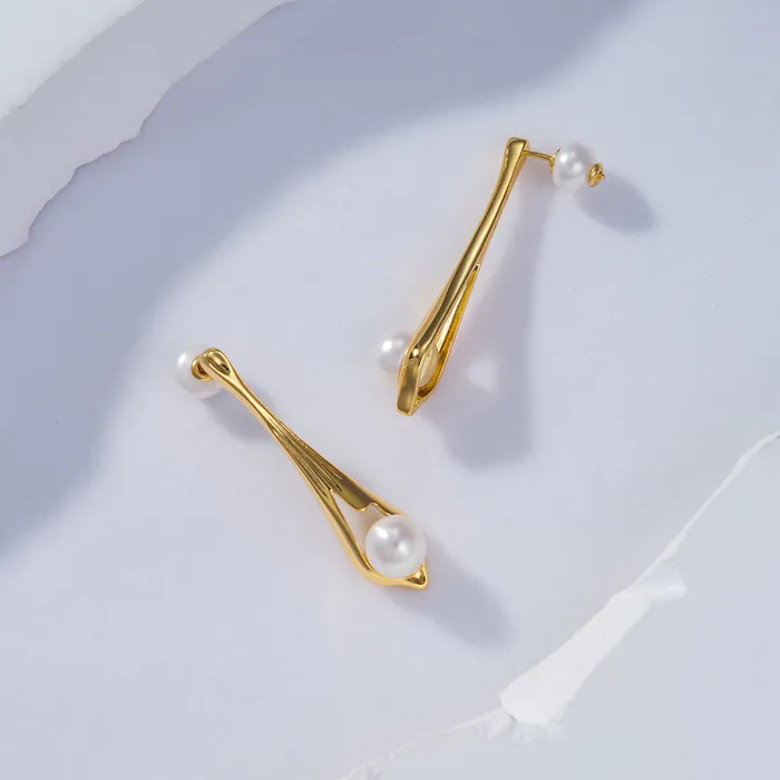 Pearly Lustre Earrings Top Grade Freshwater Pearl Earrings WE00628 FLUID