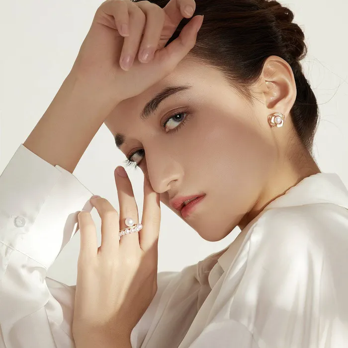 Pearly Lustre Elegant Freshwater Pearl Earrings WE00373 GARDENS Earrings