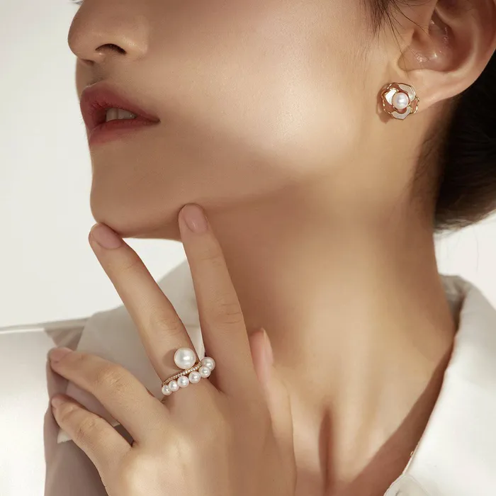 Pearly Lustre Elegant Freshwater Pearl Earrings WE00373 GARDENS Earrings