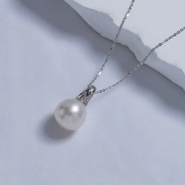Pearly Lustre Necklaces 18K Solid Gold Australian White Diamond Saltwater Pearl Necklace KN00136