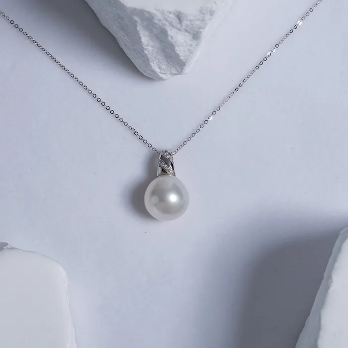 Pearly Lustre Necklaces 18K Solid Gold Australian White Diamond Saltwater Pearl Necklace KN00136