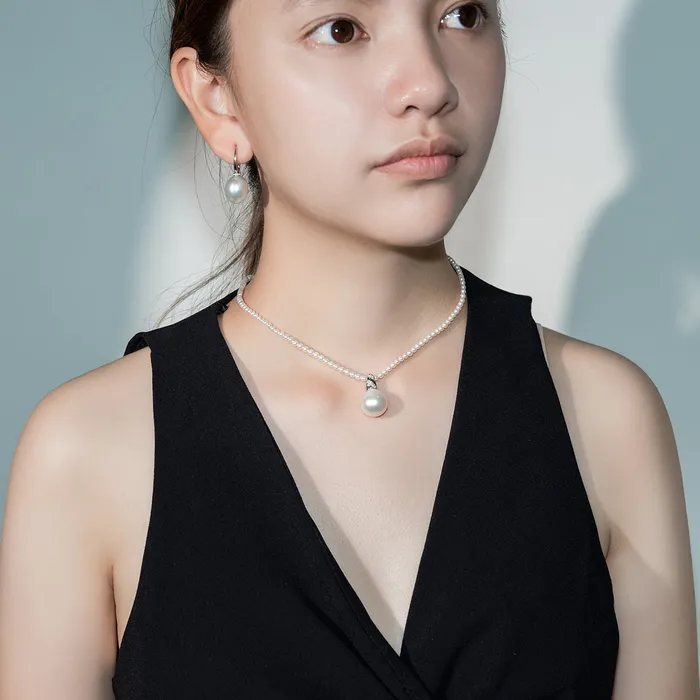 Pearly Lustre Necklaces 18K Solid Gold Australian White Diamond Saltwater Pearl Necklace KN00136