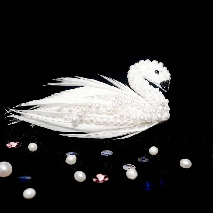 Pearly Lustre Necklaces Passion for Life French Embroidery Freshwater Pearl Brooch WC00014