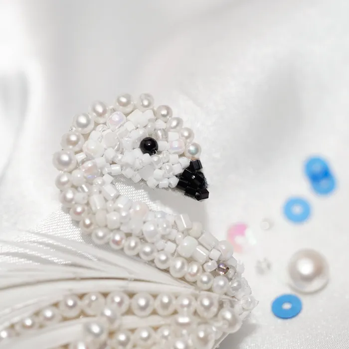 Pearly Lustre Necklaces Passion for Life French Embroidery Freshwater Pearl Brooch WC00014