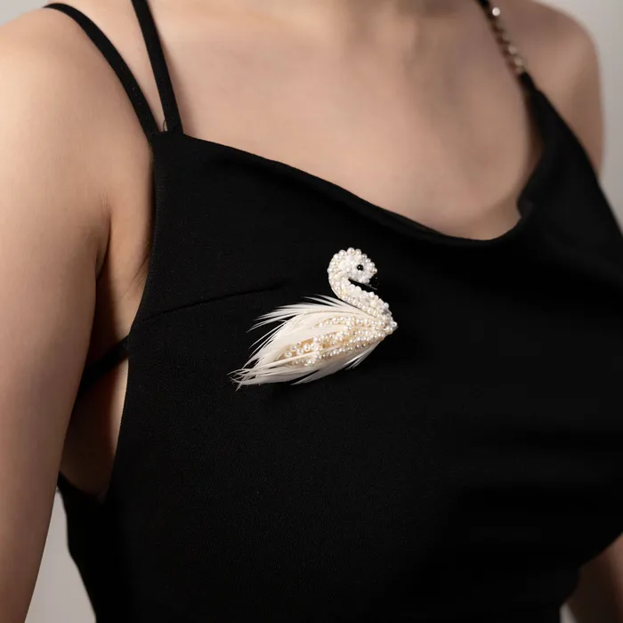 Pearly Lustre Necklaces Passion for Life French Embroidery Freshwater Pearl Brooch WC00014