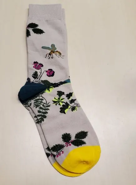 POLLY Earrings SF575 Beige Flowers Bee Socks