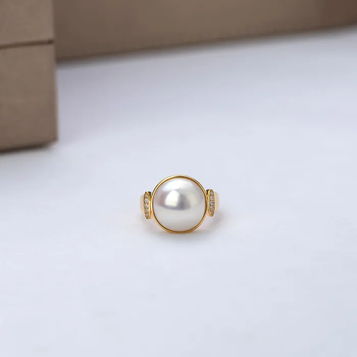 Rings Pearly Lustre 18K Diamond Edison Mabe Pearl Ring KR00059