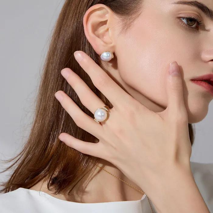 Rings Pearly Lustre 18K Diamond Edison Mabe Pearl Ring KR00059