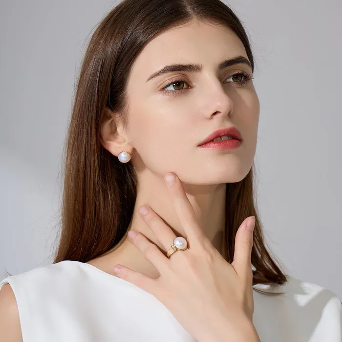 Rings Pearly Lustre 18K Diamond Edison Mabe Pearl Ring KR00059