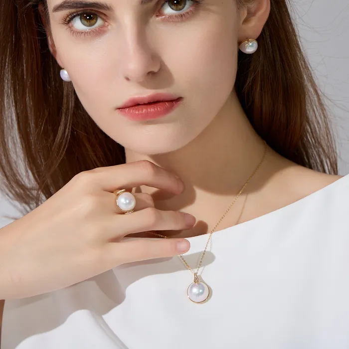 Rings Pearly Lustre 18K Diamond Edison Mabe Pearl Ring KR00059