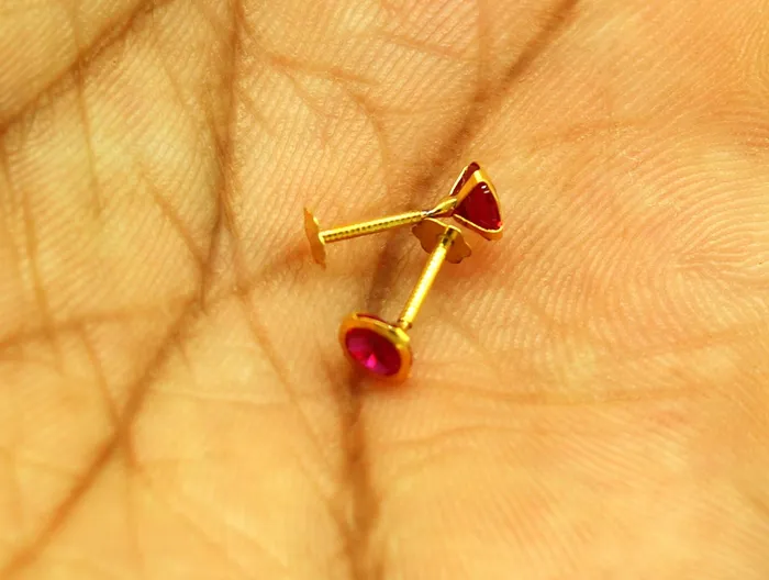 TRIBAL ORNAMENTS Earrings 4mm 18k yellow gold handmade fabulous red cubic zircon stone excellent antique vintage design stud earrings pair unisex jewelry er114