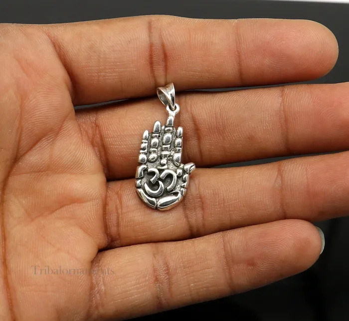 TRIBAL ORNAMENTS Necklaces 925 sterling silver handmade divine hand palm with AUM excellent unique design pendant blessing palm pendant from india ssp910